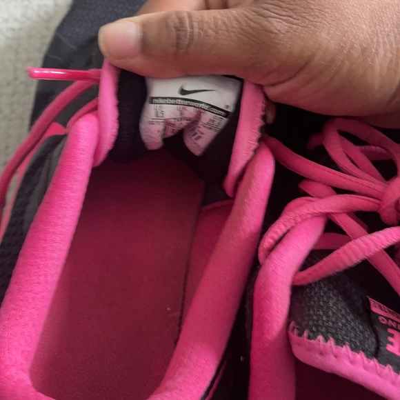 Authentic Nike shoes - Picture 4 of 8